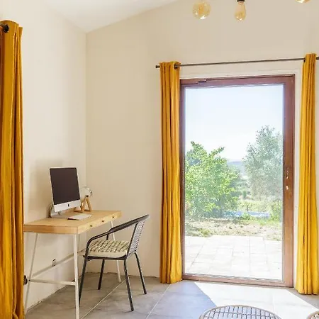 Lodges Park Castellet Provence: Vineyard Gites Near Beaches and F1 Circuit Le Beausset Room photo