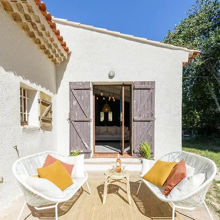 Lodges Park Castellet Provence: Vineyard Gites Near Beaches and F1 Circuit Le Beausset Room photo