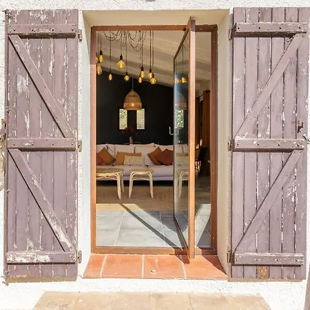 Lodges Park Castellet Provence: Vineyard Gites Near Beaches and F1 Circuit Le Beausset Room photo