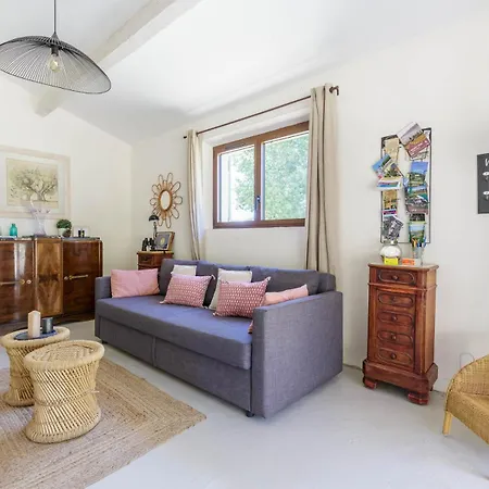 Lodges Park Castellet Provence: Vineyard Gites Near Beaches and F1 Circuit Le Beausset Room photo